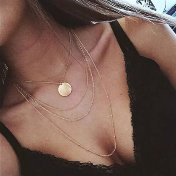Jewelry - Dainty layered gold pendant necklace